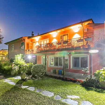 Casa Fra Gli Ulivi With Shared Pool Daire