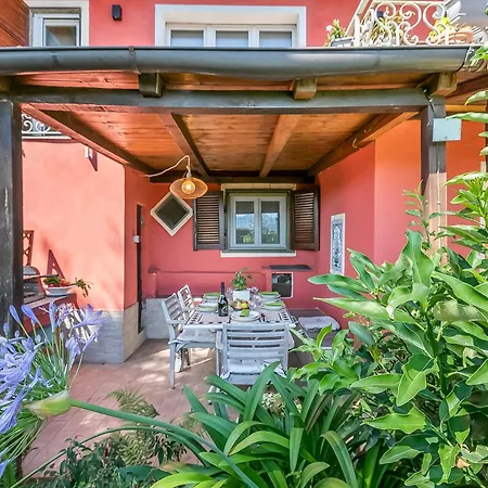 Daire Casa Fra Gli Ulivi With Shared Pool Ameglia