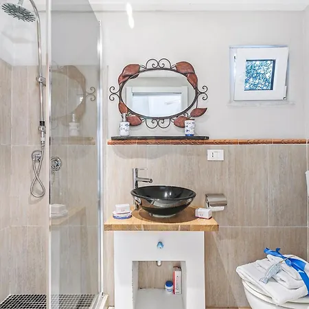 Casa Fra Gli Ulivi With Shared Pool Daire
