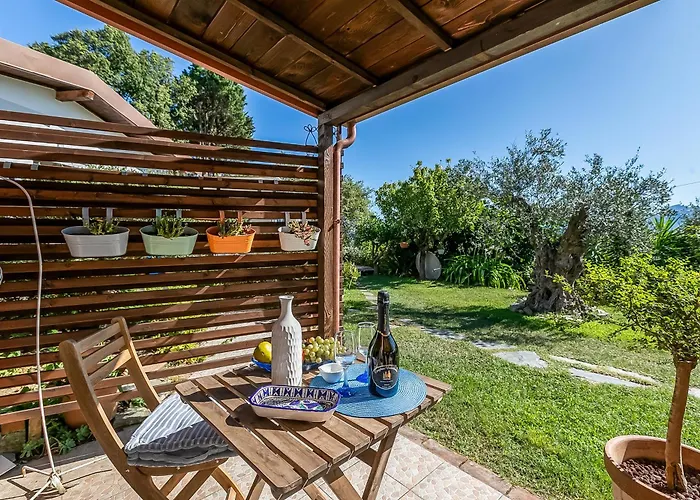 Casa Fra Gli Ulivi With Shared Pool Lejlighed Ameglia