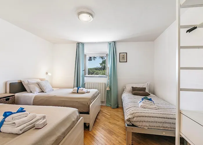 Casa Fra Gli Ulivi With Shared Pool Appartement