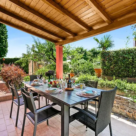 Casa Fra Gli Ulivi With Shared Pool شقة