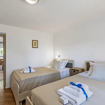 Casa Fra Gli Ulivi With Shared Pool شقة