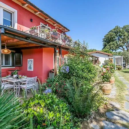 Casa Fra Gli Ulivi With Shared Pool アパート
