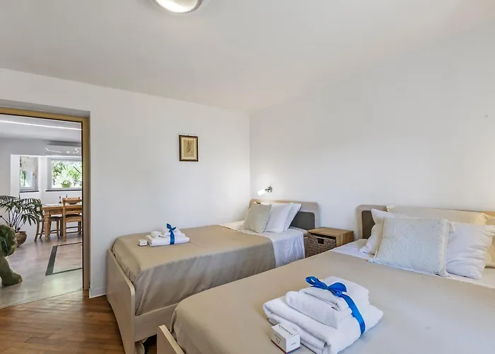 Casa Fra Gli Ulivi With Shared Pool Apartament